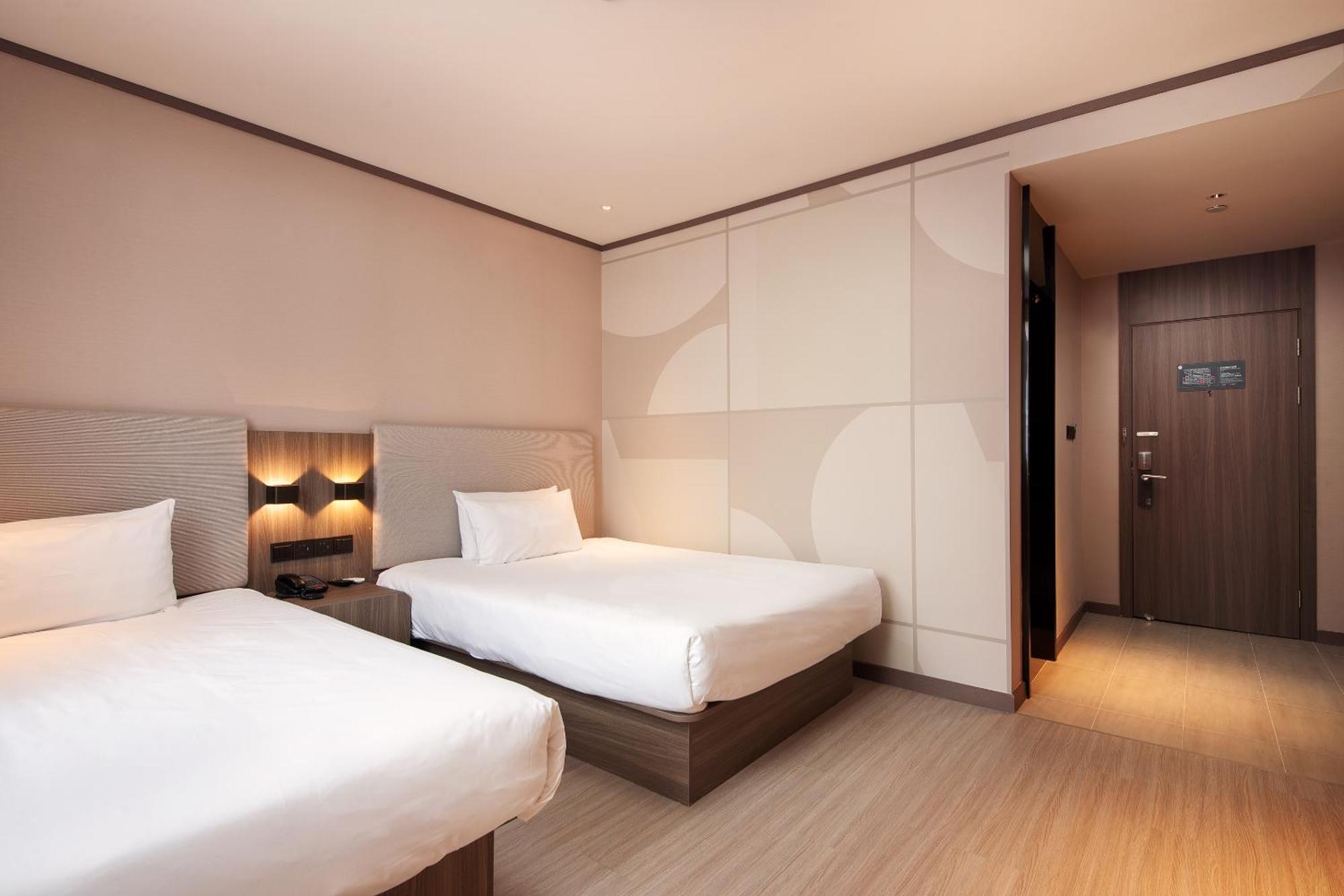 Hotel Hanting Lujiazui Pudong South Road 2*